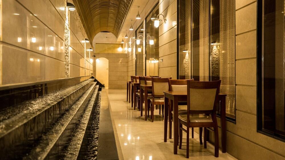 Jiwar Almasi Hotel Djedda Buitenkant foto
