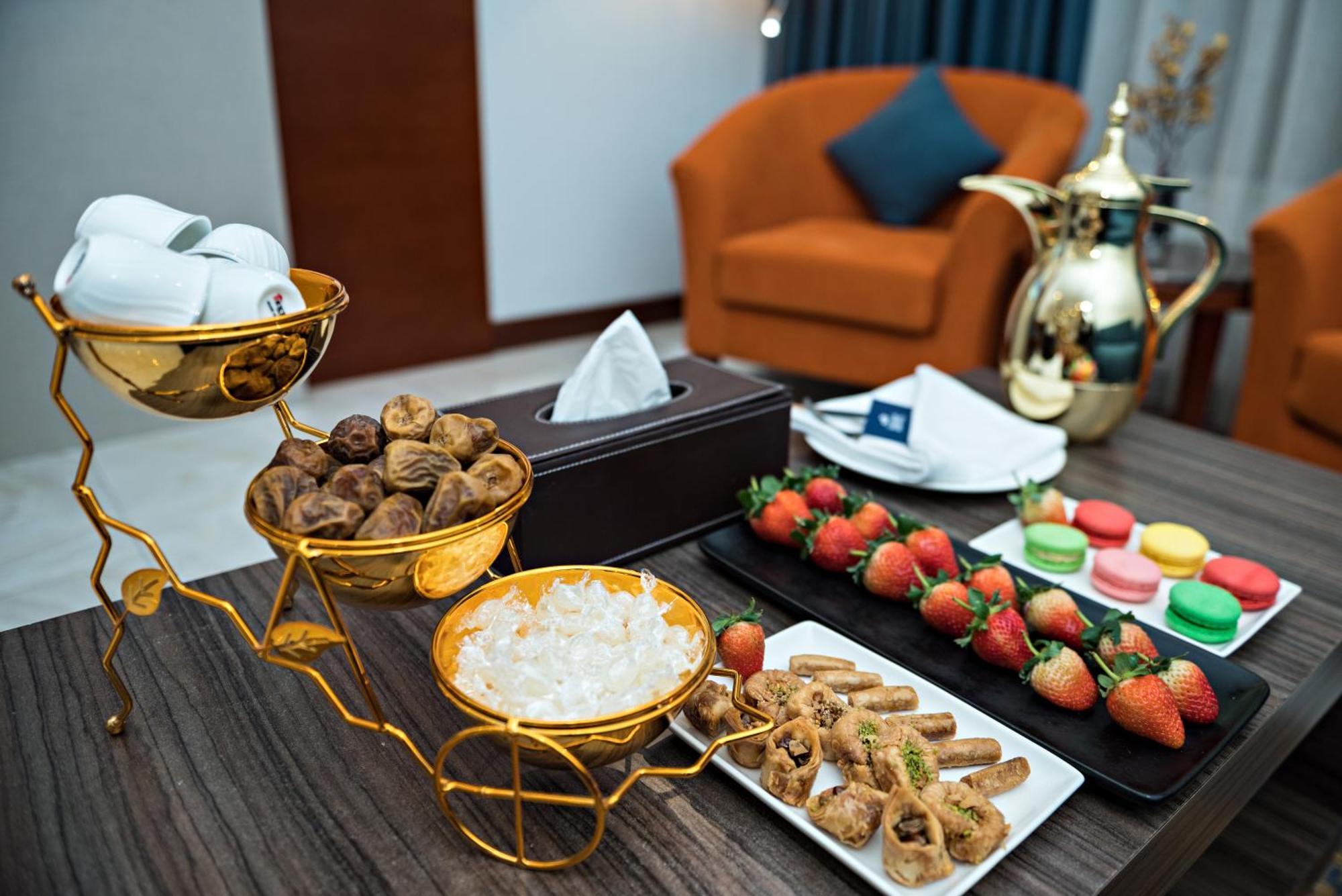Jiwar Almasi Hotel Djedda Buitenkant foto